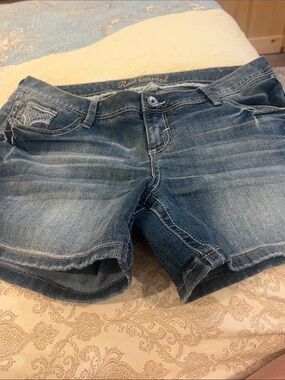 Red camel brand ladiesWashed Blue Denim Cutoff Shorts size 15